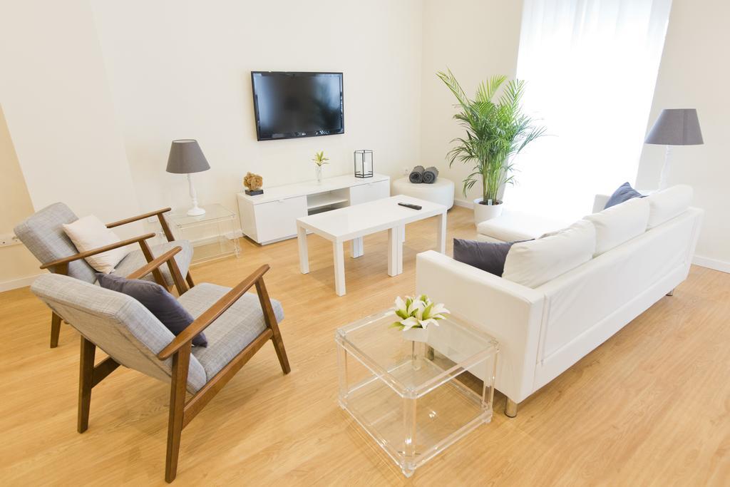 Total Valencia White Apartment Bagian luar foto